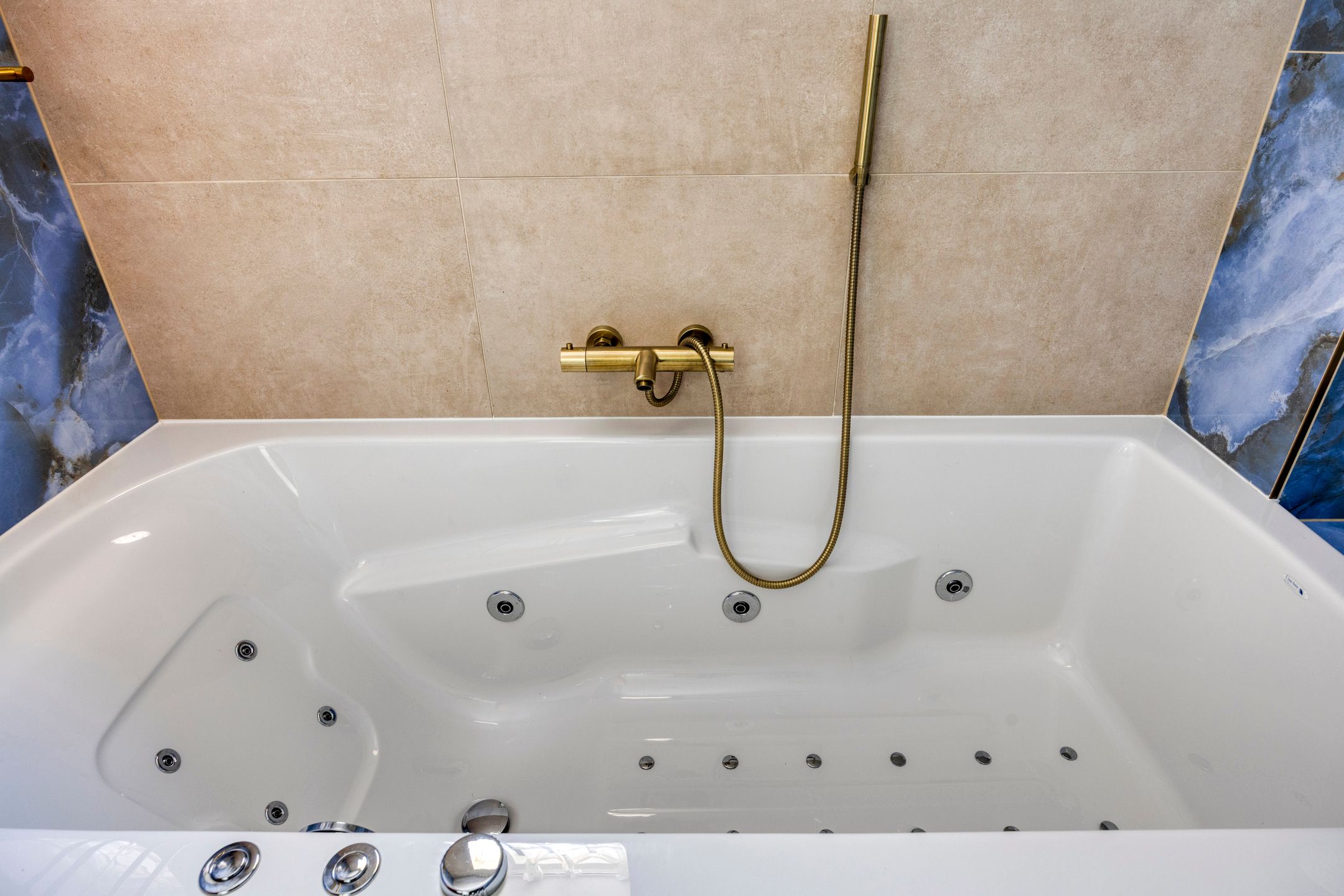 Photo 36 of Fortuna 83