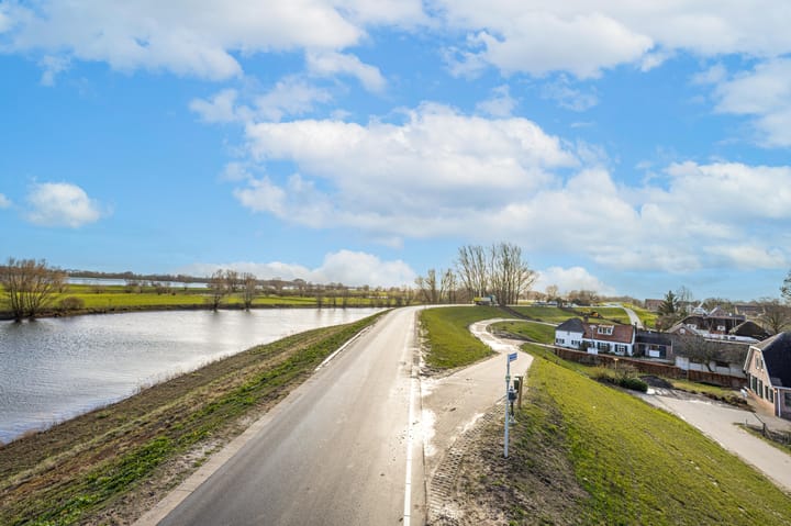 Photo 4 of Waalbandijk 61