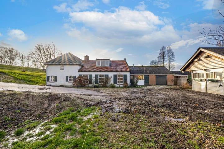 Photo 11 of Waalbandijk 61