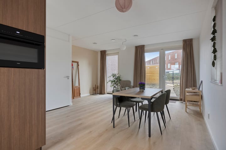 Photo 3 of Kanaalboulevard 104