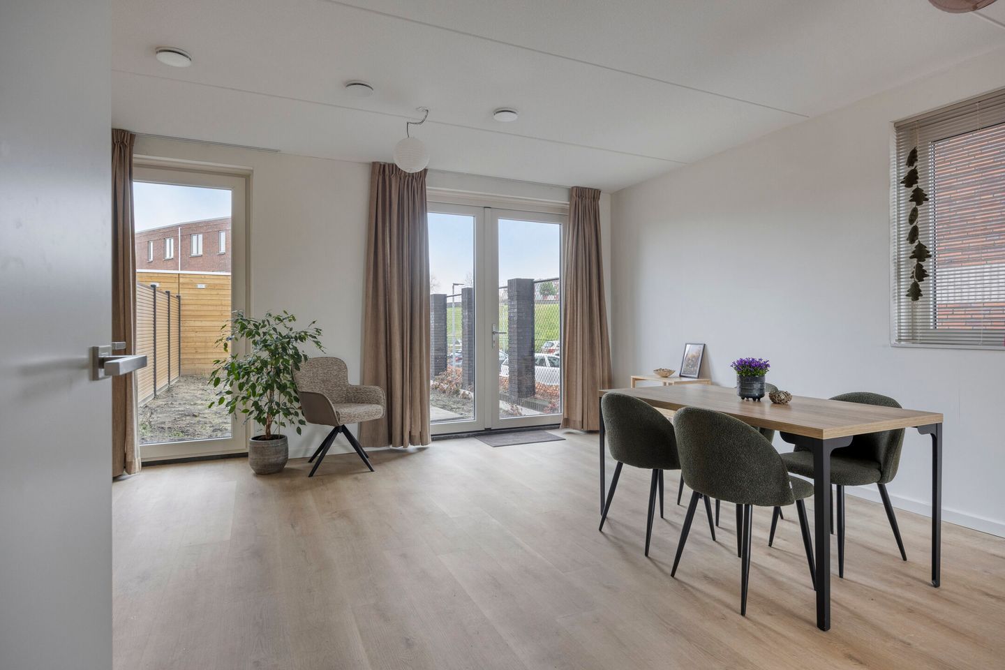 Foto 10 van Kanaalboulevard 104