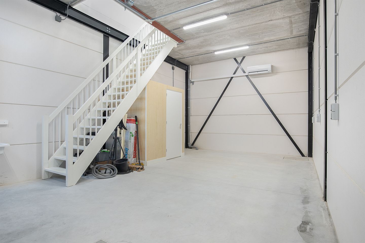 Bekijk foto 3 van Neon 9-q