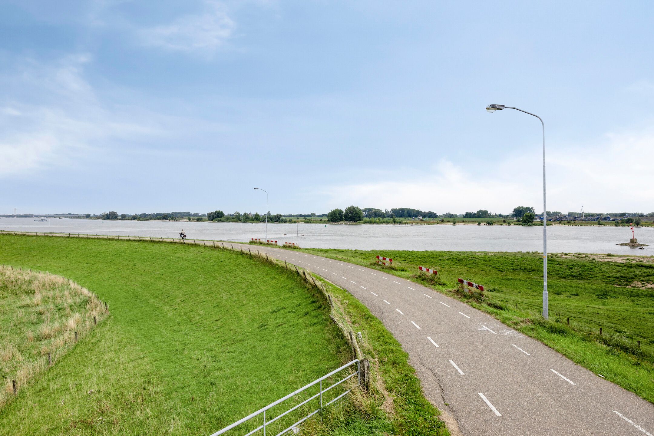 Photo 81 of Waalbandijk 116