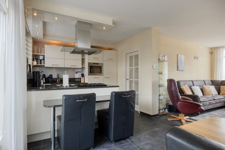 Foto 9 van Van Duivenvoordestraat 25