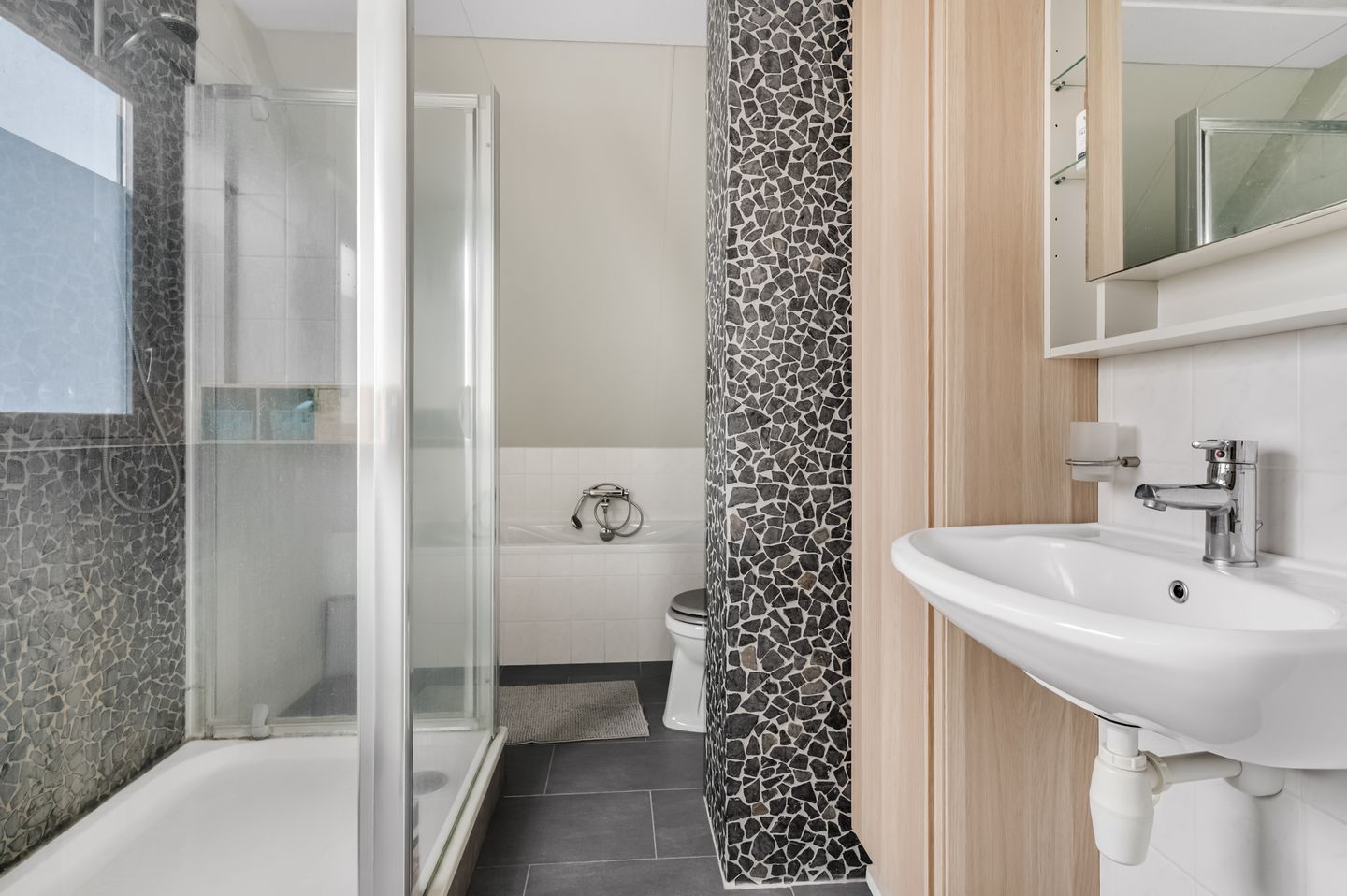 Photo 20 of J.H. Knobboutstraat 7