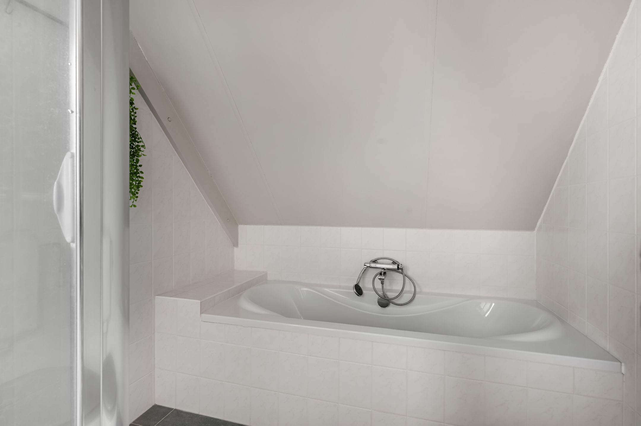 Photo 21 of J.H. Knobboutstraat 7