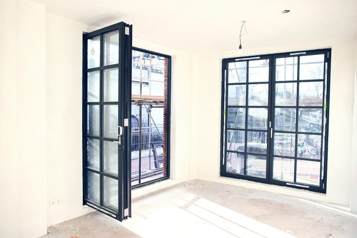 Photo 4 of Schiemanstraat 10