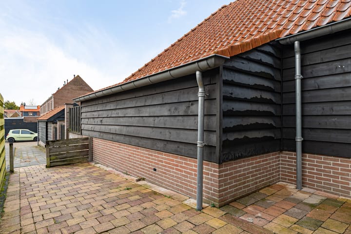 Starter home in the heart of Genemuiden — 42