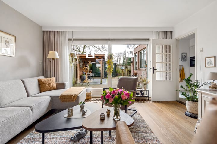 Sustainable Terraced Home with Sunny South-Facing Garden in Rosmalen Molenhoek — 14