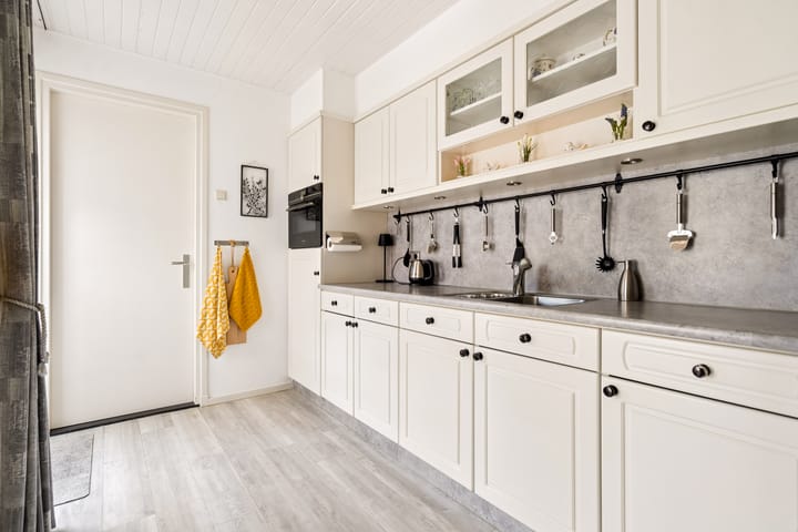 Sustainable Terraced Home with Sunny South-Facing Garden in Rosmalen Molenhoek — 28