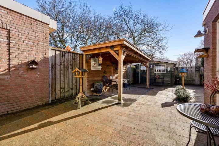 Sustainable Terraced Home with Sunny South-Facing Garden in Rosmalen Molenhoek — 40