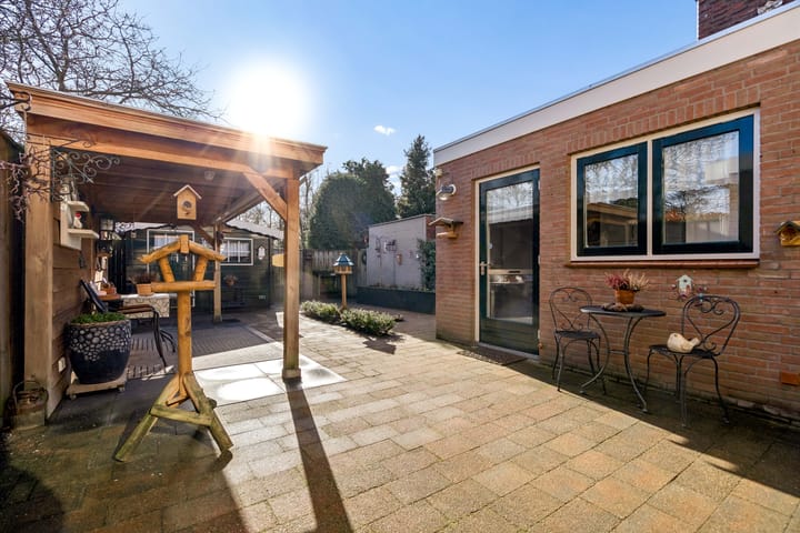 Sustainable Terraced Home with Sunny South-Facing Garden in Rosmalen Molenhoek — 42