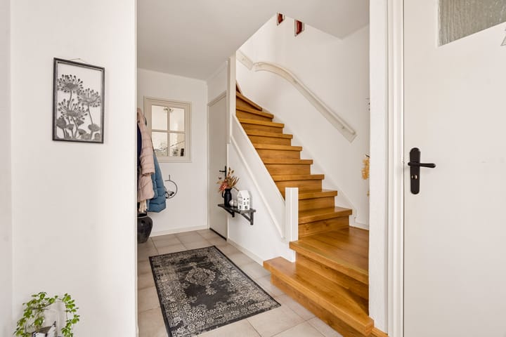 Sustainable Terraced Home with Sunny South-Facing Garden in Rosmalen Molenhoek — 48