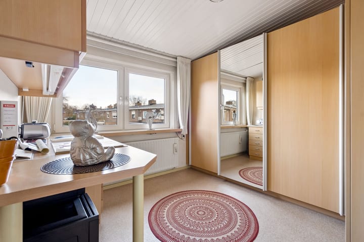 Sustainable Terraced Home with Sunny South-Facing Garden in Rosmalen Molenhoek — 56
