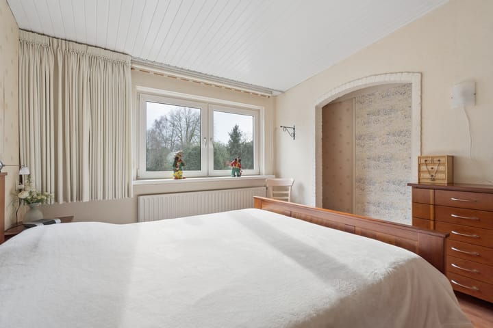 Sustainable Terraced Home with Sunny South-Facing Garden in Rosmalen Molenhoek — 54