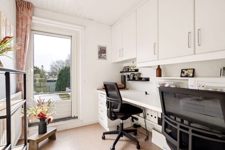 Sustainable Terraced Home with Sunny South-Facing Garden in Rosmalen Molenhoek — 60