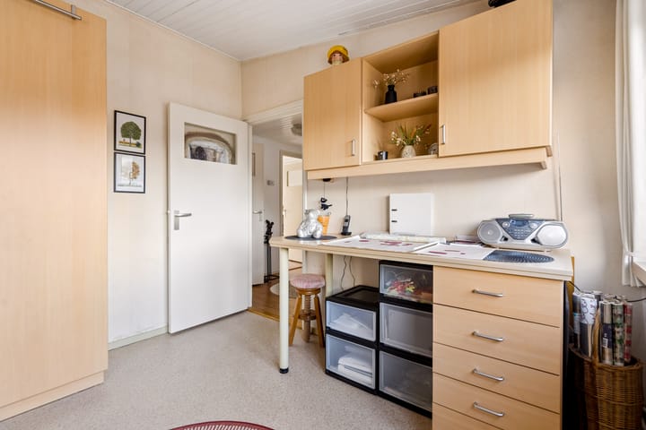 Sustainable Terraced Home with Sunny South-Facing Garden in Rosmalen Molenhoek — 58