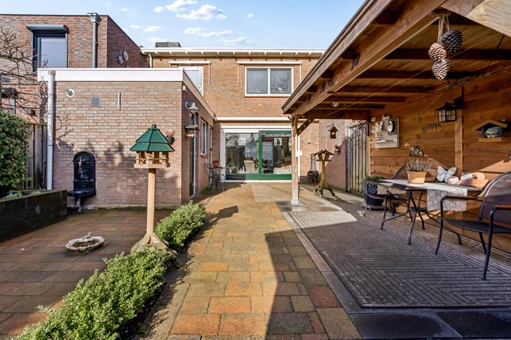 Sustainable Terraced Home with Sunny South-Facing Garden in Rosmalen Molenhoek — 38