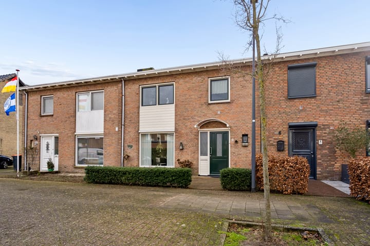 Sustainable Terraced Home with Sunny South-Facing Garden in Rosmalen Molenhoek — 80