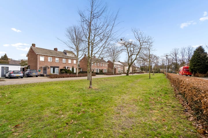 Sustainable Terraced Home with Sunny South-Facing Garden in Rosmalen Molenhoek — 82