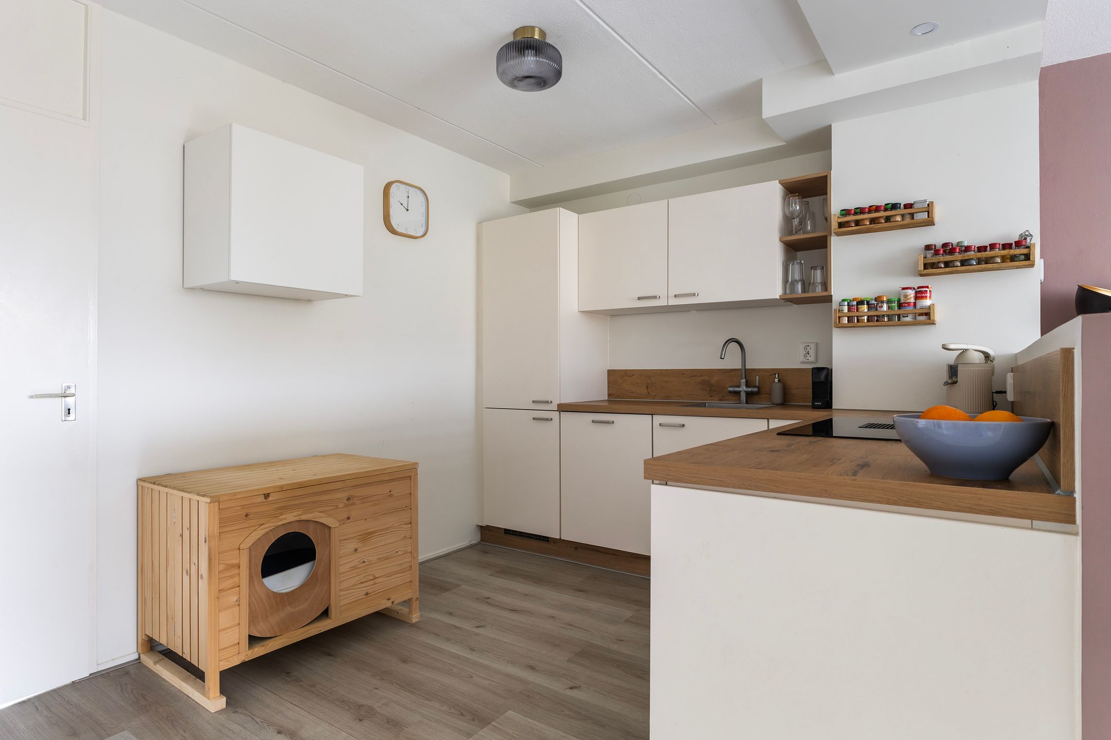 Photo 9 of De Leeuw 61