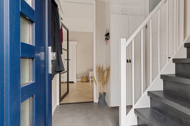 Modern extended family home in child-friendly neighborhood — 30