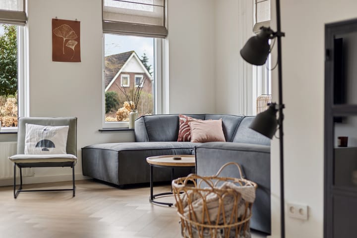 Modern extended family home in child-friendly neighborhood — 38