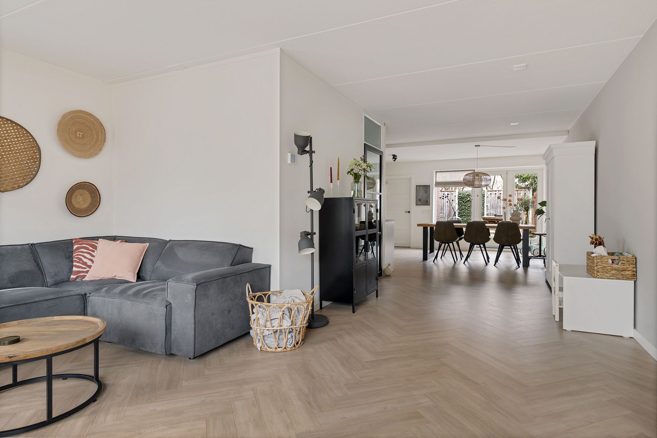 Modern extended family home in child-friendly neighborhood — 43