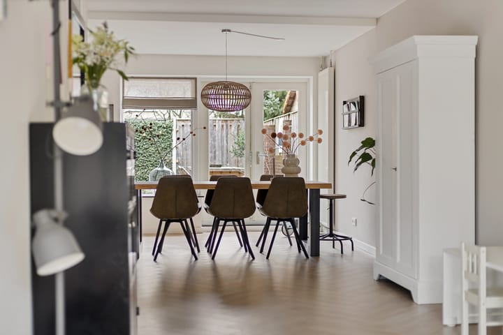 Modern extended family home in child-friendly neighborhood — 44