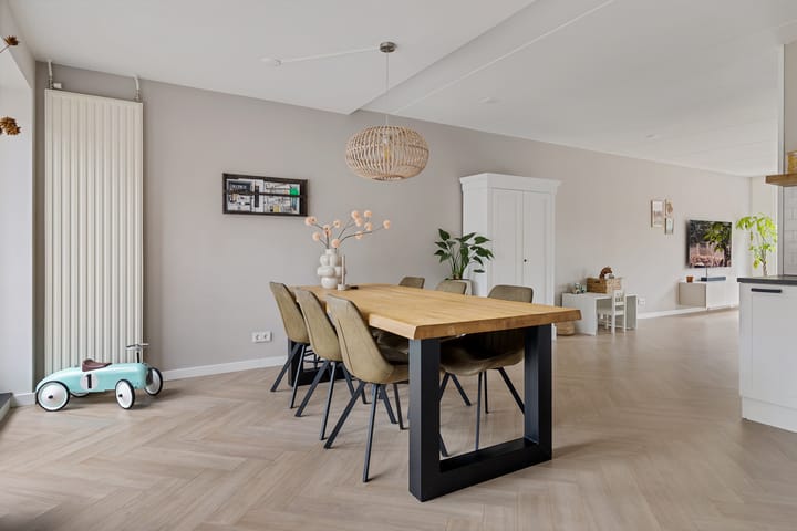 Modern extended family home in child-friendly neighborhood — 46