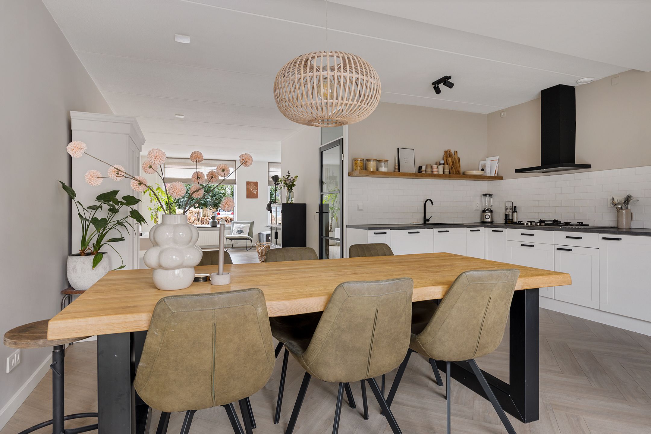 Modern extended family home in child-friendly neighborhood — 48