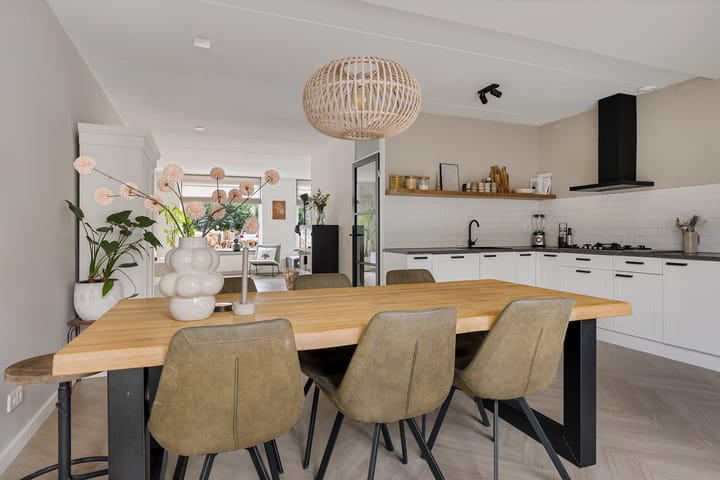 Modern extended family home in child-friendly neighborhood — 47