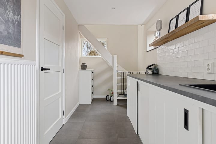 Modern extended family home in child-friendly neighborhood — 59