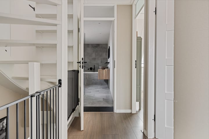 Modern extended family home in child-friendly neighborhood — 68