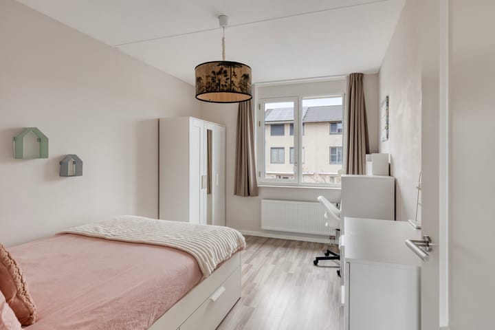 Luxurious semi-detached home with veranda and office space — 53