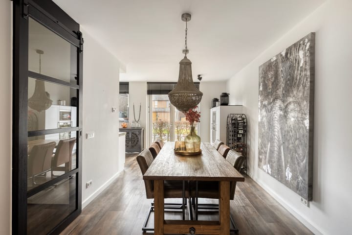 Luxurious semi-detached home with veranda and office space — 29