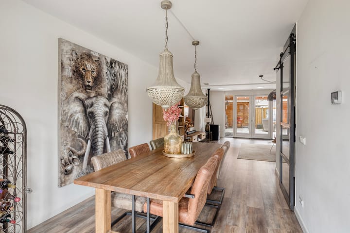 Luxurious semi-detached home with veranda and office space — 33