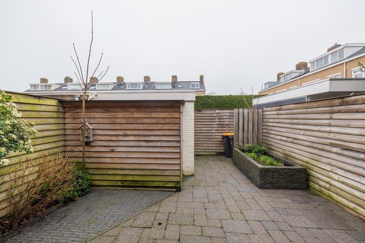 Well-maintained family home in quiet Sassenheim neighborhood — 20