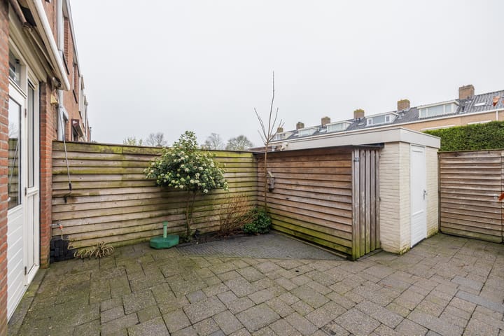Well-maintained family home in quiet Sassenheim neighborhood — 21