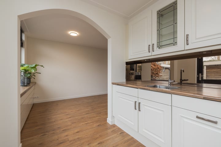 Well-maintained family home in quiet Sassenheim neighborhood — 18