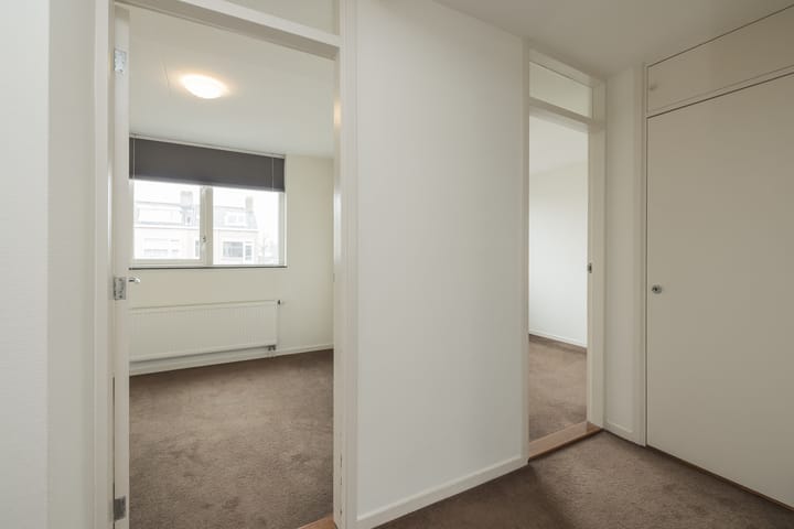 Well-maintained family home in quiet Sassenheim neighborhood — 27