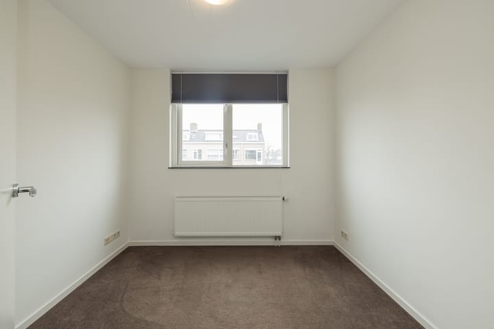 Well-maintained family home in quiet Sassenheim neighborhood — 29