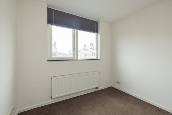 Well-maintained family home in quiet Sassenheim neighborhood — 31
