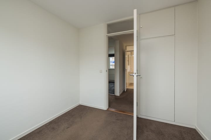 Well-maintained family home in quiet Sassenheim neighborhood — 32