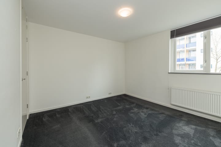 Well-maintained family home in quiet Sassenheim neighborhood — 42