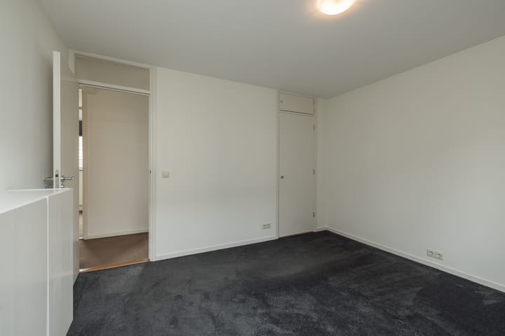 Well-maintained family home in quiet Sassenheim neighborhood — 43