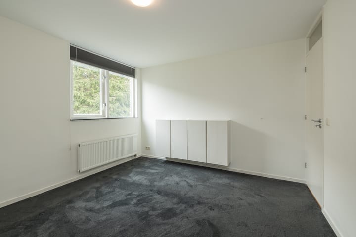 Well-maintained family home in quiet Sassenheim neighborhood — 45