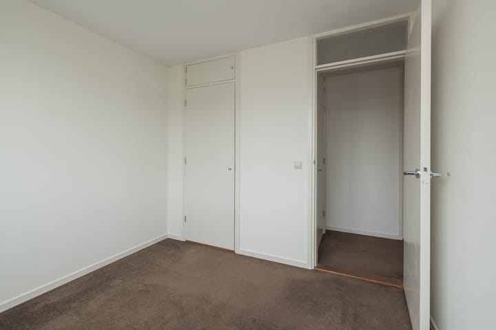 Well-maintained family home in quiet Sassenheim neighborhood — 40