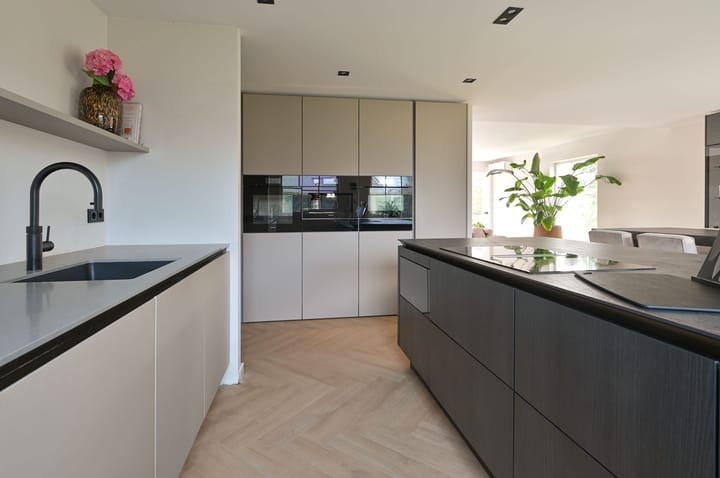 Luxury Villa in Verzetswijk with 227m² Living Space, Conservatory and Premium Kitchen — 18