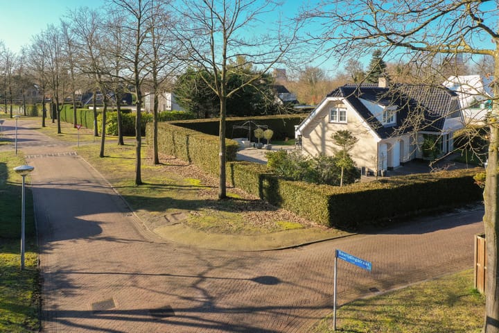 Luxury Villa in Verzetswijk with 227m² Living Space, Conservatory and Premium Kitchen — 90